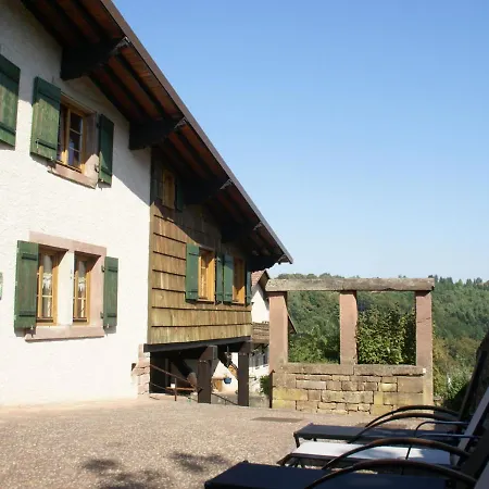 Authentic Chalet With Terrace In Harreberg Сasa de vacaciones