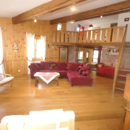 Authentic Chalet With Terrace In Harreberg *