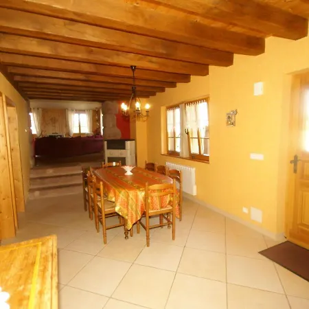 Authentic Chalet With Terrace In Harreberg Сasa de vacaciones Hommert