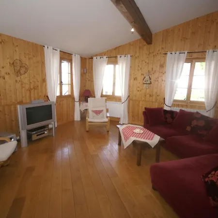 Сasa de vacaciones Authentic Chalet With Terrace In Harreberg